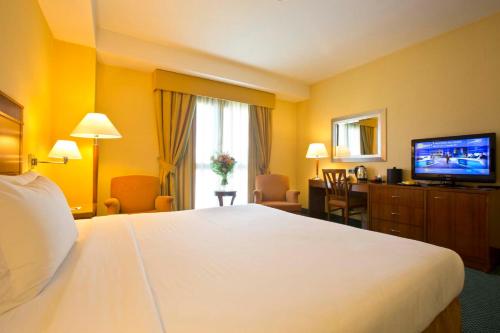 Habitación Doble adaptada para personas con movilidad reducida del hotel Mercure Rome Leonardo Da Vinci Airport. Foto 1