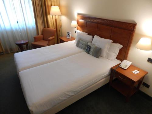 Habitación Doble adaptada para personas con movilidad reducida del hotel Mercure Rome Leonardo Da Vinci Airport. Foto 4