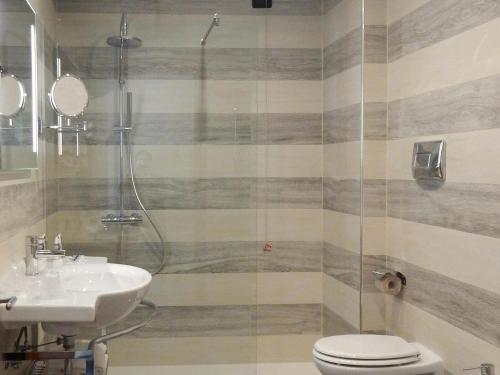 Habitación Familiar Clásica del hotel Mercure Rome Leonardo Da Vinci Airport. Foto 3