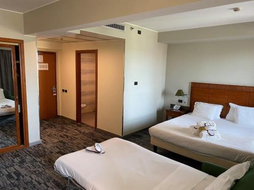 Habitación Familiar Clásica del hotel Mercure Rome Leonardo Da Vinci Airport. Foto 4