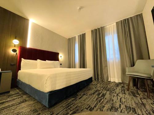 Habitación Doble Superior del hotel Mercure Rome Leonardo Da Vinci Airport. Foto 18