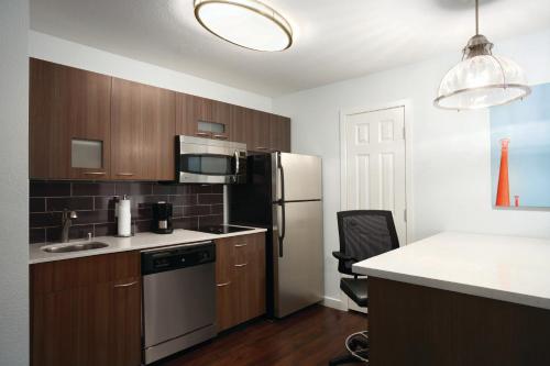 Suite de una habitación con 2 camas Queen del hotel Hyatt House Pleasant Hill. Foto 5