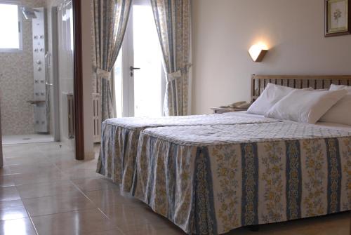 Habitación Doble adaptada para personas con movilidad reducida del hotel Troncoso