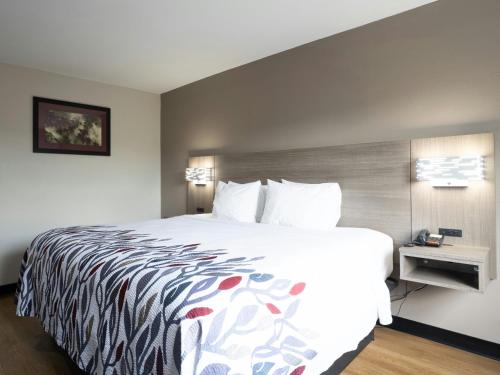 Habitación Superior con cama extragrande - No fumadores del hotel Red Roof Inn Binghamton North