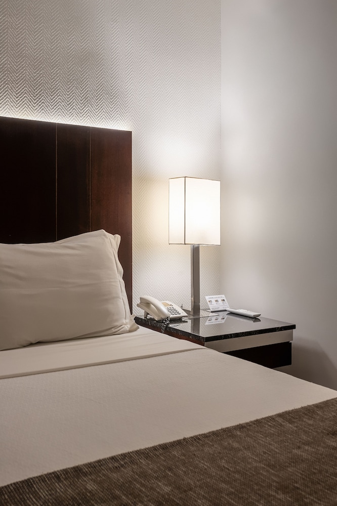 Habitación estándar doble, 1 cama de matrimonio del hotel Orla Copacabana. Foto 2