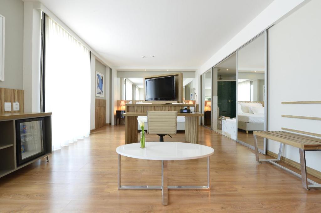 Suite Estándar del hotel Pestana Rio Atlantica. Foto 6
