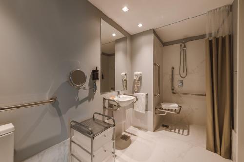 Habitación adaptada del hotel Pestana Rio Atlantica. Foto 3