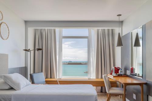 Habitación Doble Deluxe con vistas al mar - 2 camas del hotel Praiano. Foto 3