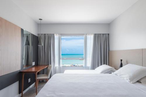 Habitación Triple Superior con vistas al mar del hotel Praiano