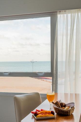 Habitación Triple Superior con vistas al mar del hotel Praiano. Foto 4
