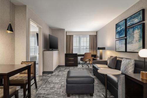 Suite de 1 dormitorio - 1 cama extragrande del hotel Residence Inn Long Island Islip/Courthouse Complex