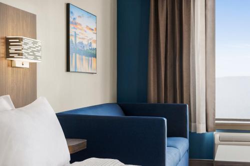 Suite con cama extragrande del hotel Holiday Inn Express & Suites East Greenbush (Albany Skyline). Foto 1