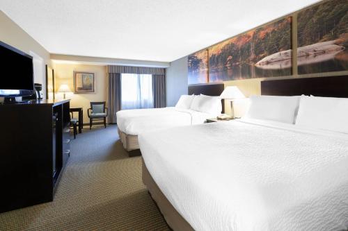 Habitación con 2 camas grandes - No fumadores del hotel Days Inn by Wyndham Plattsburgh. Foto 1