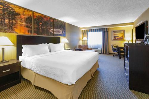 Habitación - 1 cama extragrande - No fumadores del hotel Days Inn by Wyndham Plattsburgh