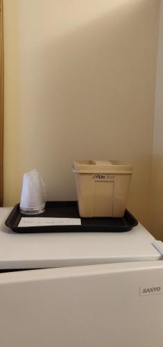 Habitación con cama extragrande. del hotel Lido Lake George. Foto 8