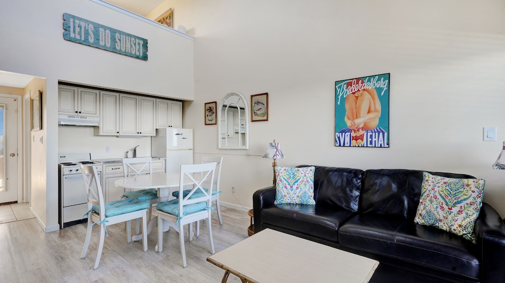 Estudio Superior Con Cocina 1 Cama queen Vista Bahía Sofá Cama incluido del hotel Sun And Sound Montauk. Foto 3