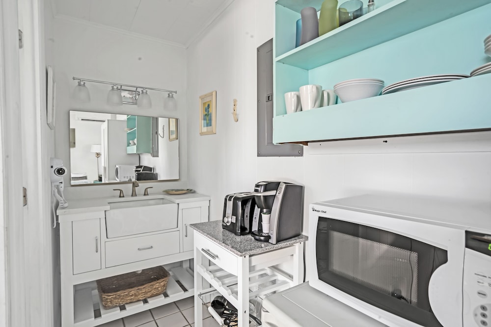 Estudio 1 Cama queen del hotel Driftwood Resort On The Ocean. Foto 2