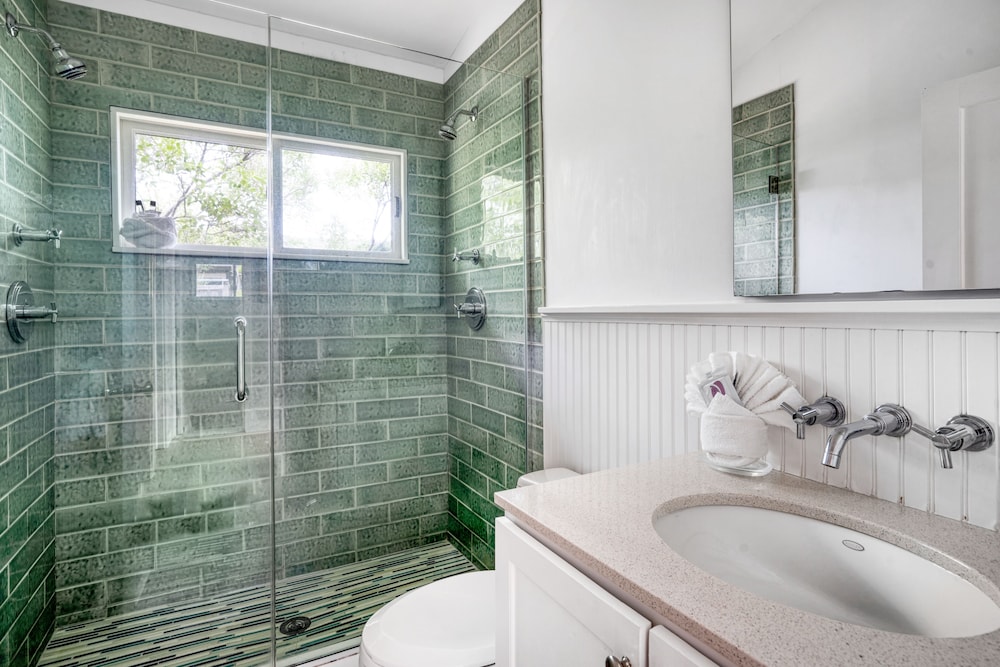 Casa de campo, 2 habitaciones (Dolphin Cottage) del hotel Driftwood Resort On The Ocean. Foto 6