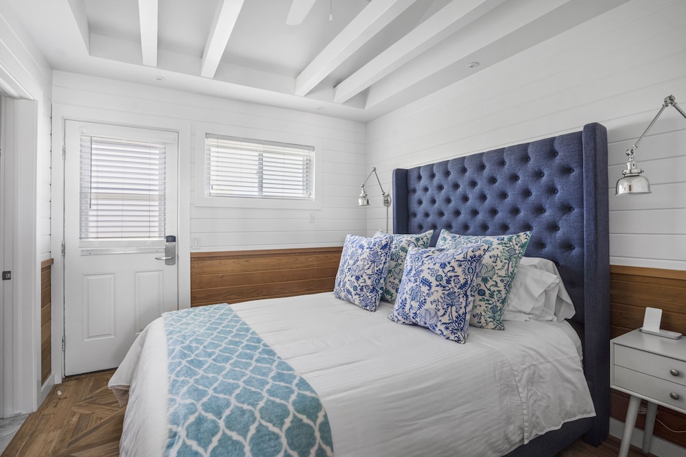 Apartamento 1 Cama queen 1 habitación del hotel Driftwood Resort On The Ocean. Foto 1