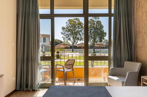 Habitación Doble con vistas a la piscina - 2 camas del hotel Vila Park. Foto 1