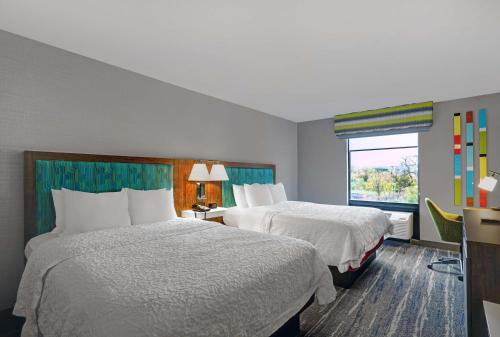 Habitación adaptada para personas con discapacidad auditiva - No fumadores - 2 camas dobles del hotel Hampton Inn Utica. Foto 1