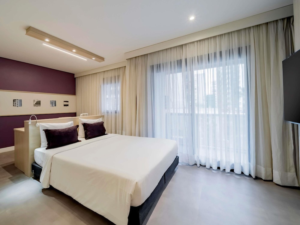 Habitación Superior adaptada con 1 cama queen size del hotel Mercure Sao Paulo Pamplona. Foto 3