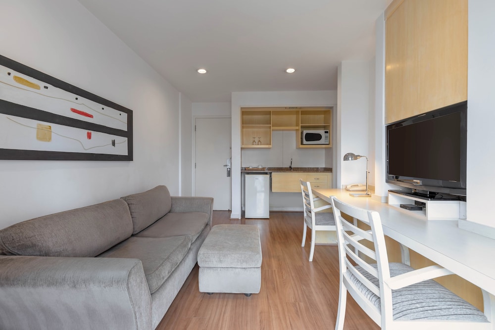 Habitación estándar con una cama doble del hotel Mercure Sao Paulo Moema. Foto 1