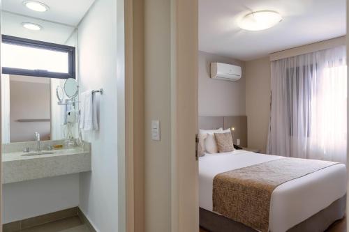 Habitación Superior con 1 Cama Queen del hotel Mercure Sao Paulo Moema. Foto 8