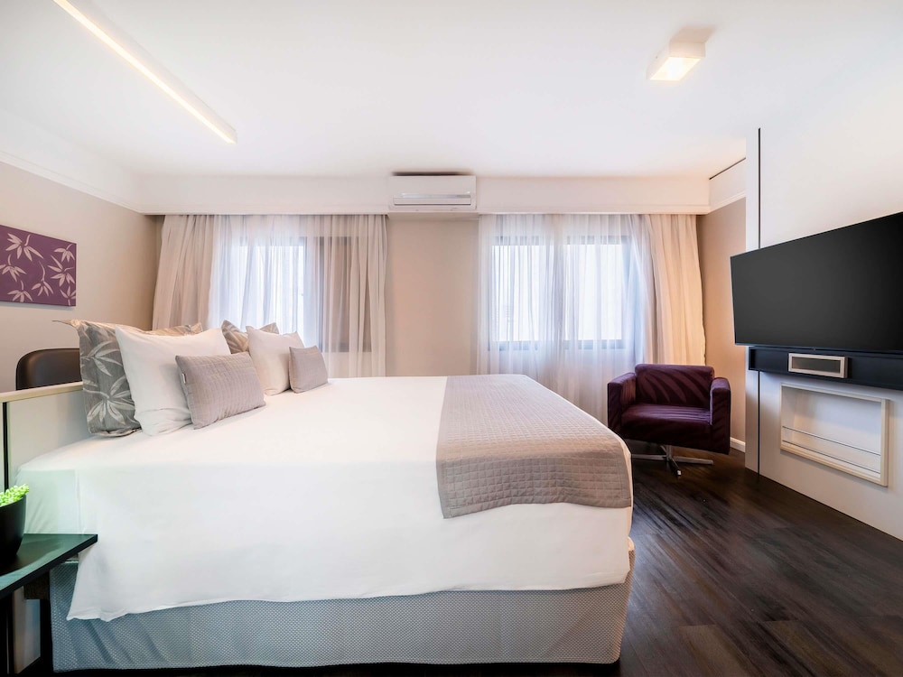 Apartamento de categoría superior con cama de matrimonio del hotel Mercure Sao Paulo Ibirapuera Privilege. Foto 12