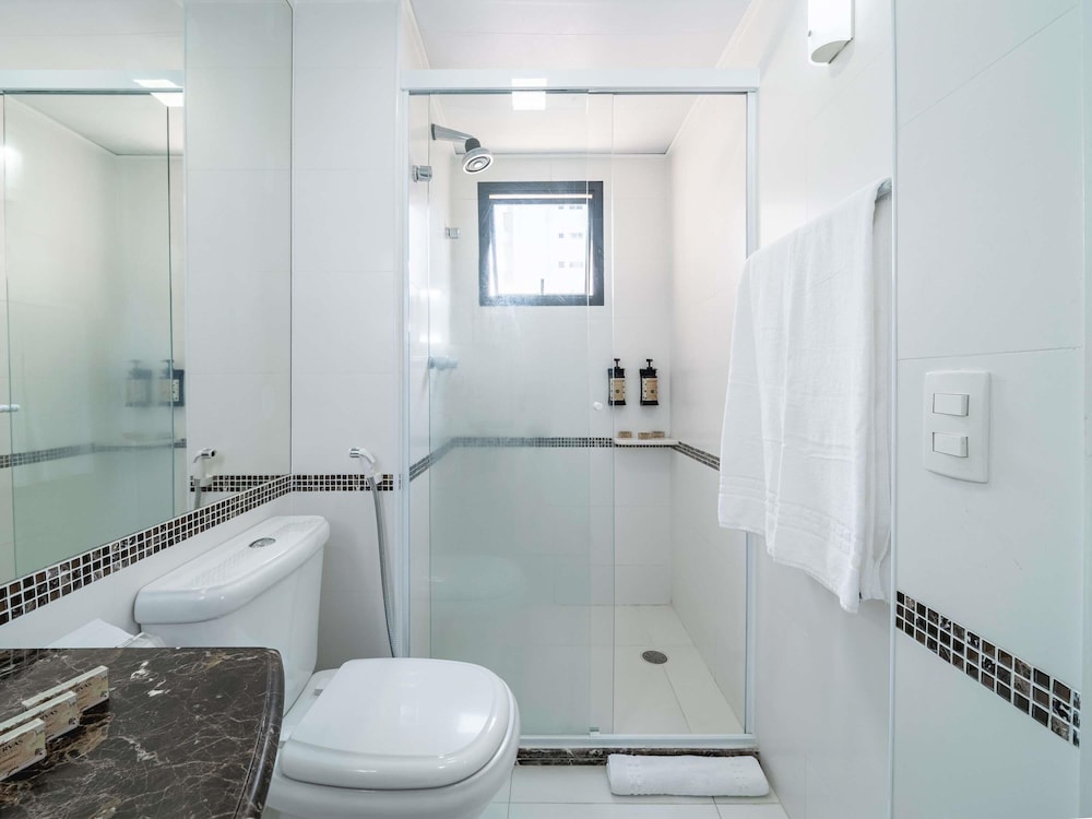 Apartamento de categoría superior con cama de matrimonio del hotel Mercure Sao Paulo Ibirapuera Privilege. Foto 13