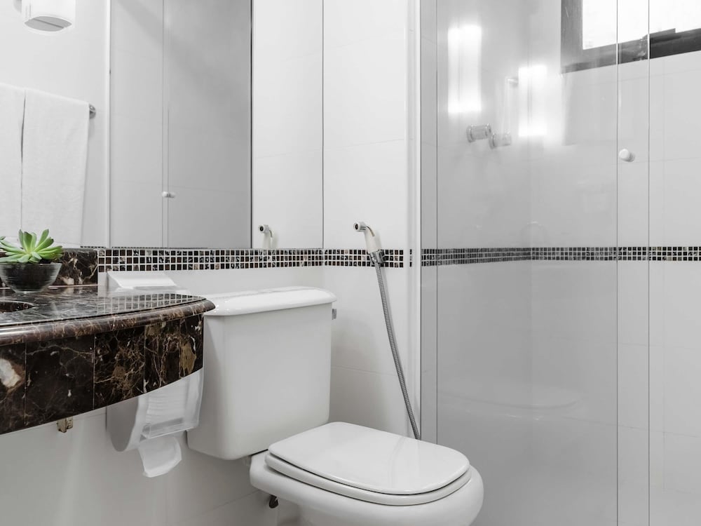 Habitación de categoría superior con 2 camas individuales del hotel Mercure Sao Paulo Ibirapuera Privilege. Foto 4
