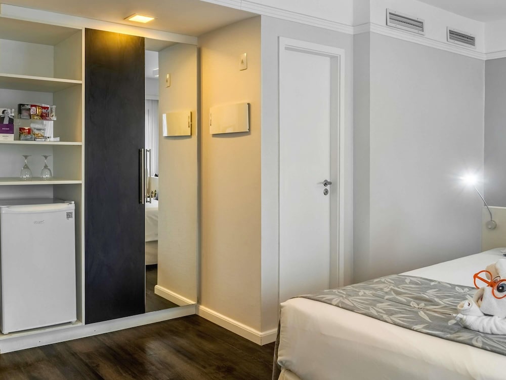 Habitación de categoría superior con 2 camas individuales del hotel Mercure Sao Paulo Ibirapuera Privilege. Foto 6