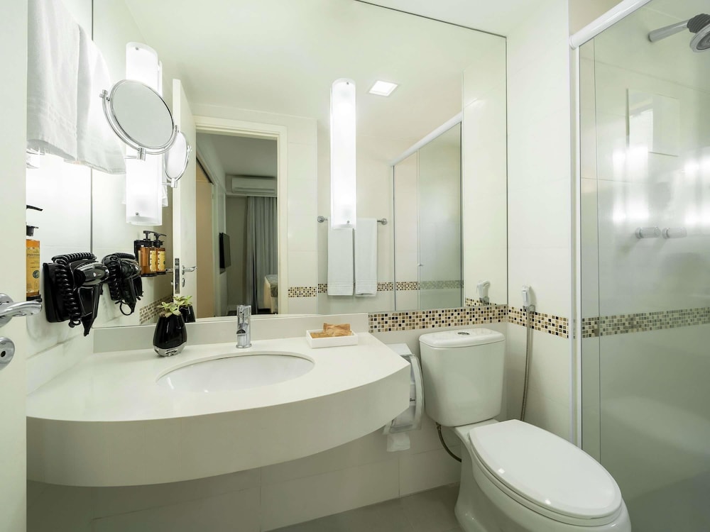 Habitación de categoría superior con 2 camas individuales del hotel Mercure Sao Paulo Ibirapuera Privilege. Foto 10