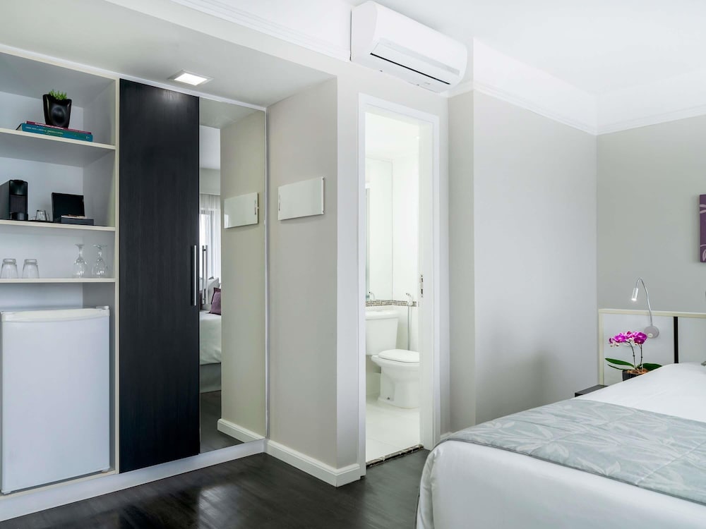Apartamento Privilege con una cama de matrimonio del hotel Mercure Sao Paulo Ibirapuera Privilege. Foto 4