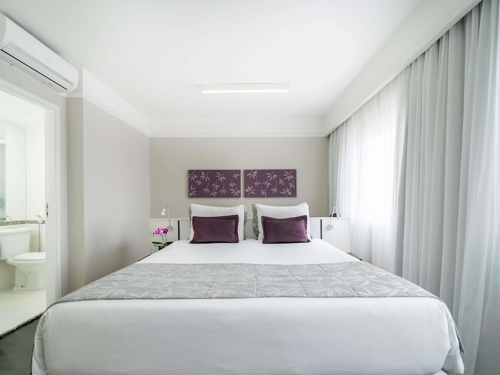 Apartamento Privilege con una cama de matrimonio del hotel Mercure Sao Paulo Ibirapuera Privilege. Foto 5