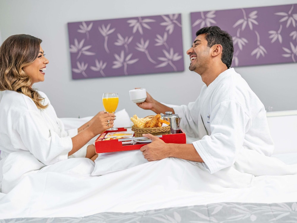 Apartamento Privilege con una cama de matrimonio del hotel Mercure Sao Paulo Ibirapuera Privilege. Foto 10