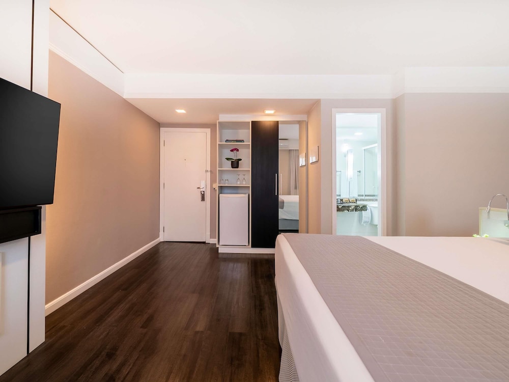Apartamento Superior con 1 cama doble y 1 sofá cama para una persona del hotel Mercure Sao Paulo Ibirapuera Privilege. Foto 7