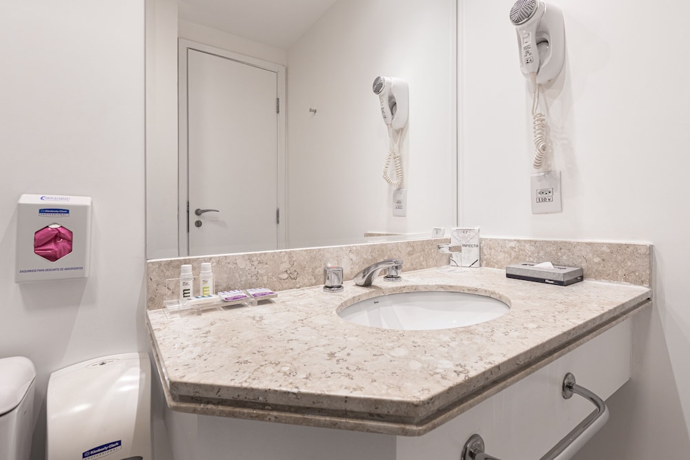 Apartamento Estándar con 2 camas individuales del hotel Mercure Sao Paulo Vila Olimpia. Foto 7