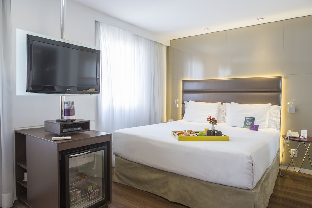 Apartamento Privilege con cama King y vistas a São Paulo del hotel Mercure Sao Paulo Vila Olimpia. Foto 2