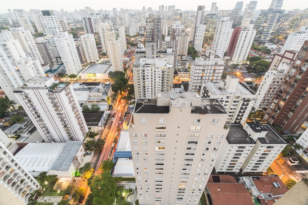 Apartamento Superior con cama King y vistas a São Paulo del hotel Mercure Sao Paulo Vila Olimpia. Foto 3
