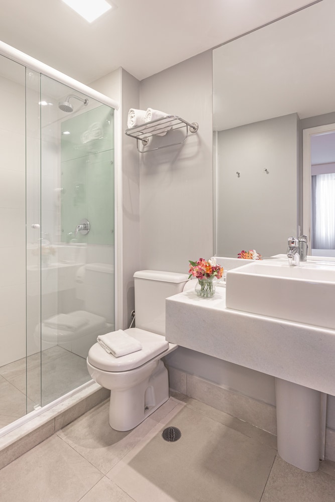 Apartamento Superior con cama King y vistas a São Paulo del hotel Mercure Sao Paulo Vila Olimpia. Foto 11