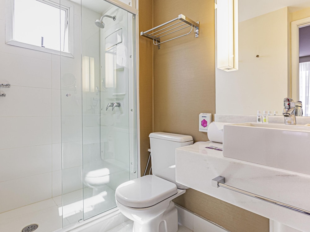 Apartamento Superior con 2 camas individuales y vistas a São Paulo del hotel Mercure Sao Paulo Vila Olimpia. Foto 6