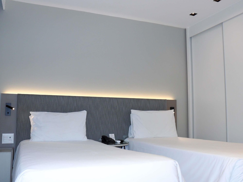 Habitación Deluxe con dos camas individuales del hotel Mercure Sao Paulo Vila Olimpia