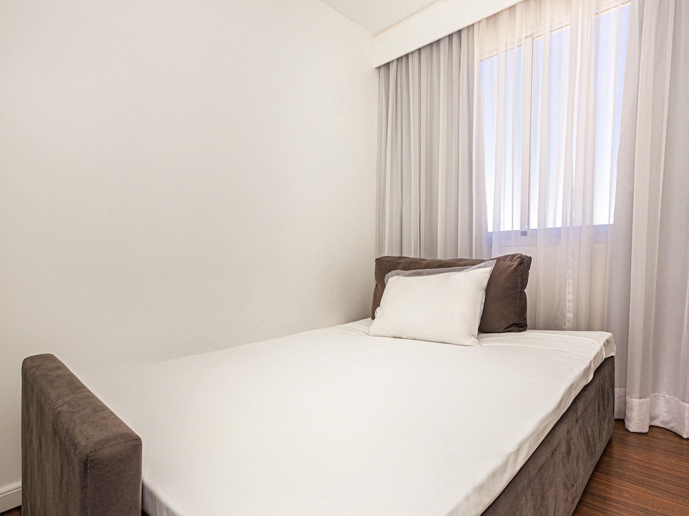 Suite Junior - cama Queen y sofá - cama con vistas a São Paulo del hotel Mercure Sao Paulo Vila Olimpia