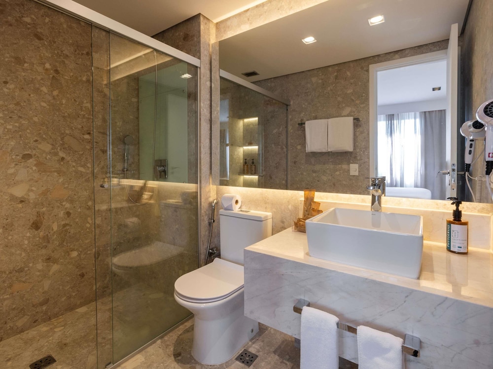 Suite Junior - 2 camas individuales + 1 sofá - cama - vistas a São Paulo del hotel Mercure Sao Paulo Vila Olimpia. Foto 6