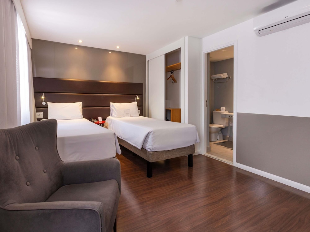 Suite Junior - 2 camas individuales + 1 sofá - cama - vistas a São Paulo del hotel Mercure Sao Paulo Vila Olimpia. Foto 11