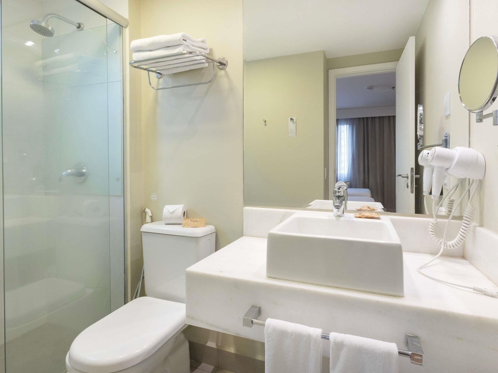 Apartamento Estándar con 2 camas individuales del hotel Mercure Sao Paulo Vila Olimpia. Foto 8