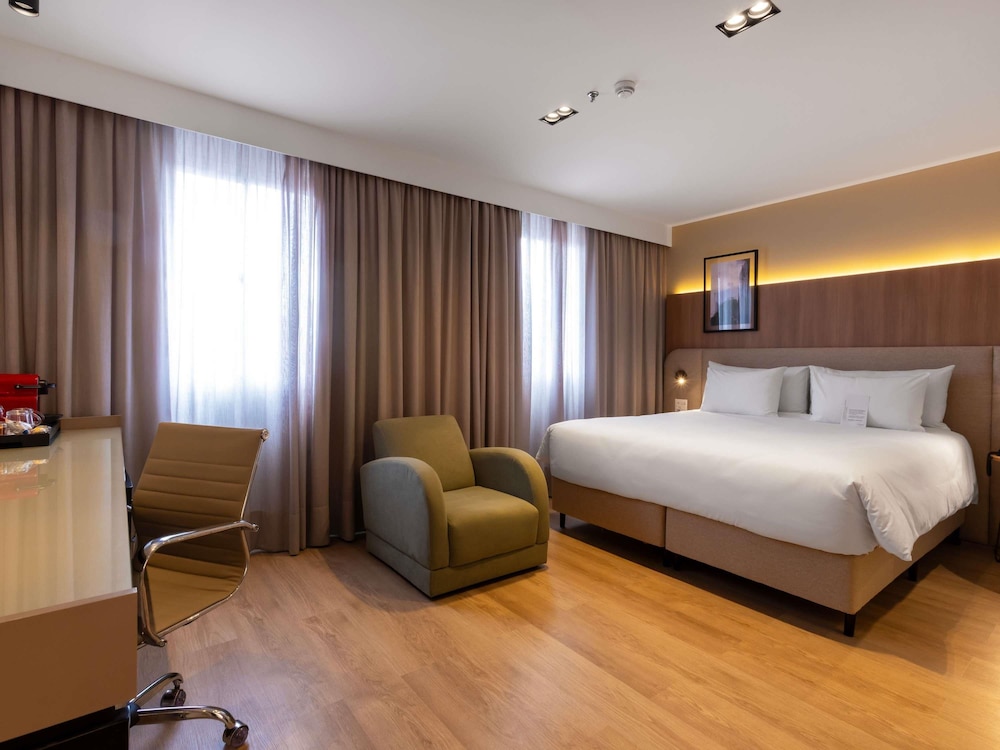 Apartamento Privilege con cama King y vistas a São Paulo del hotel Mercure Sao Paulo Vila Olimpia. Foto 9
