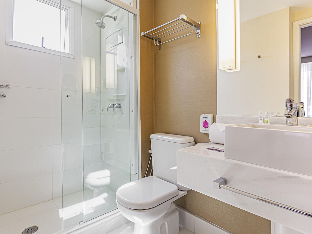Apartamento Superior con cama King y vistas a São Paulo del hotel Mercure Sao Paulo Vila Olimpia. Foto 14