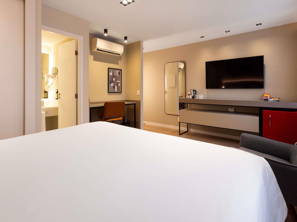 Habitación Deluxe con dos camas individuales del hotel Mercure Sao Paulo Vila Olimpia. Foto 6
